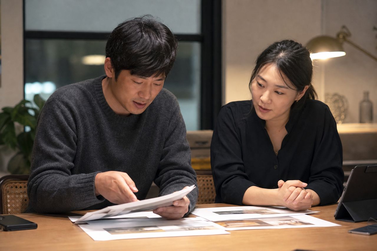 개인회생파산 도산전문변호사 관련 전문가 상담·서류 검토 장면