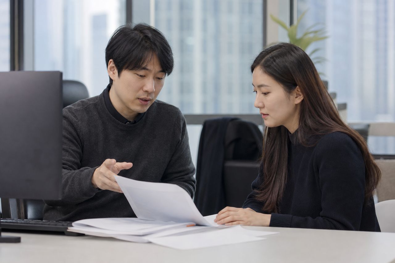 신청 전 현금 인출·가족 송금·특정 채권자 변제 관련 전문가 상담·서류 검토 장면