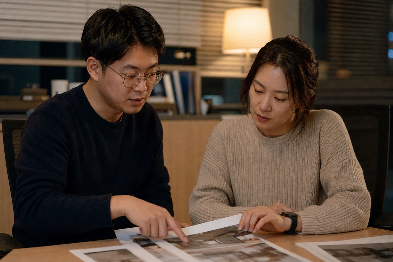 코인빚 개인회생신청 관련 전문가 상담·서류 검토 장면